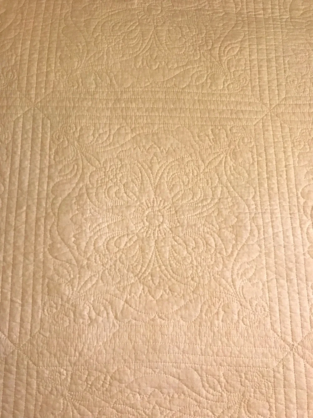 Classic White Quilted Bedspread with Pillow Shams